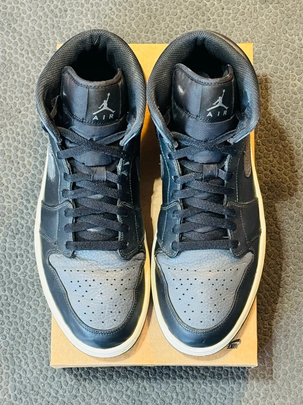 Jordan 1 Retro Mid ‘Black Dark Grey’ 2017 (Sz 12M)